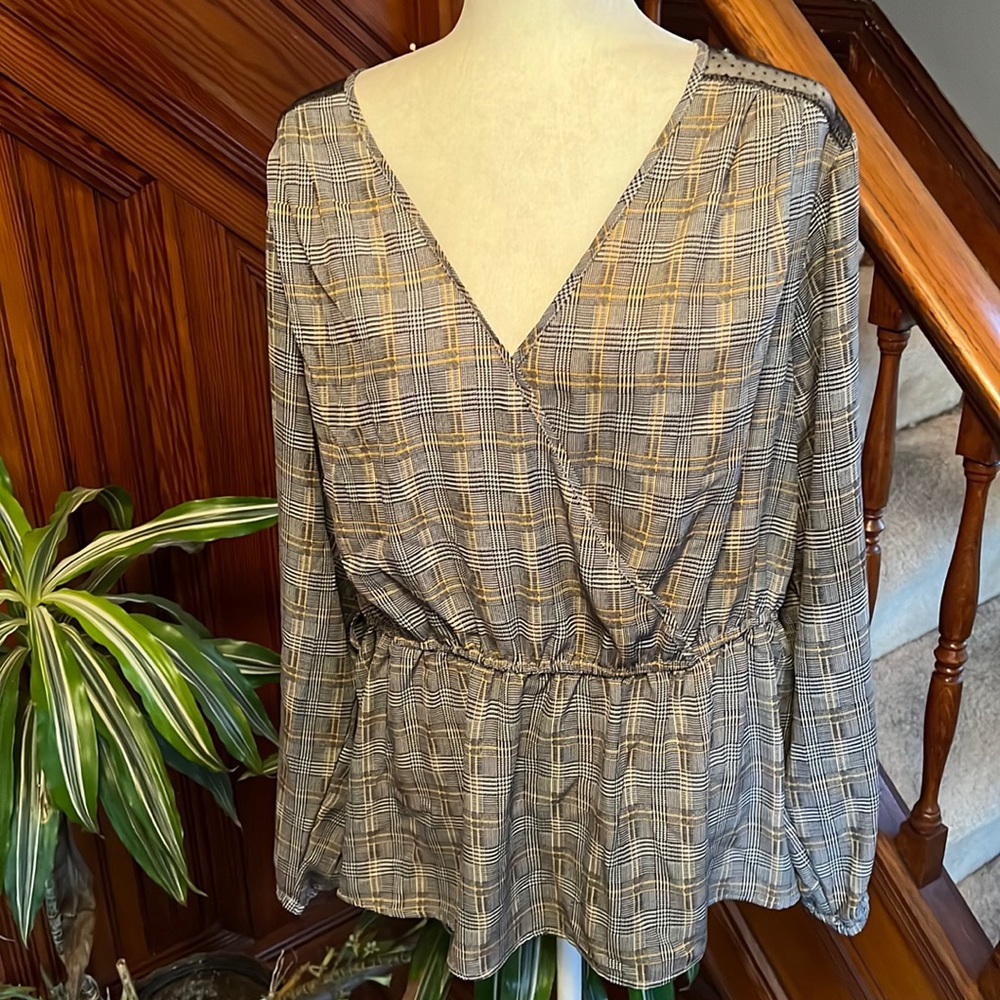 Black, Grey and Gold Lightweight Surpliced Top Sz 2X